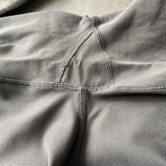 Lululemon crop leggings 6 - Picture 9 of 9
